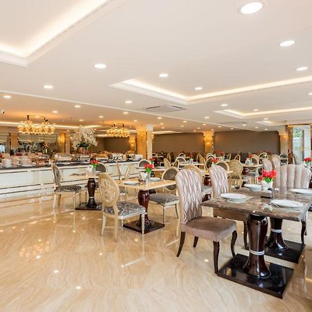 Lk Emerald Beach - Sha Extra Plus Pattaya Exterior foto The restaurant