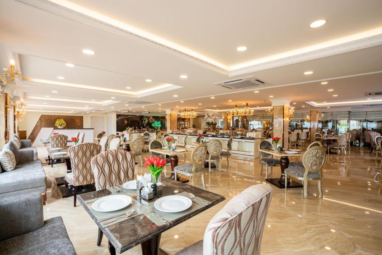 Lk Emerald Beach - Sha Extra Plus Pattaya Exterior foto The restaurant