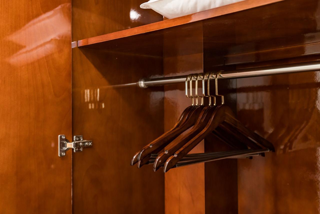 Lk Emerald Beach - Sha Extra Plus Pattaya Exterior foto A wardrobe with a clothes rail