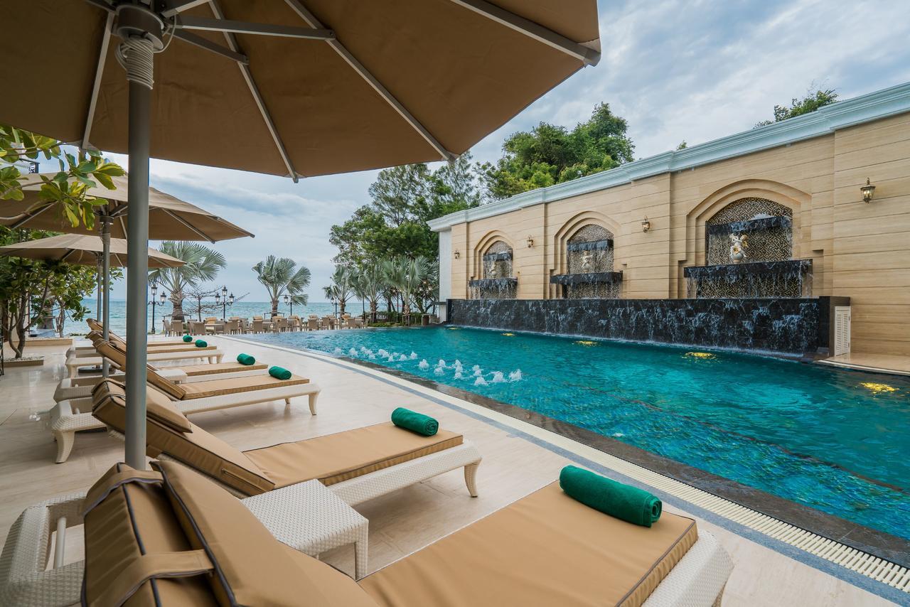 Lk Emerald Beach - Sha Extra Plus Pattaya Exterior foto The swimming pool at the hotel