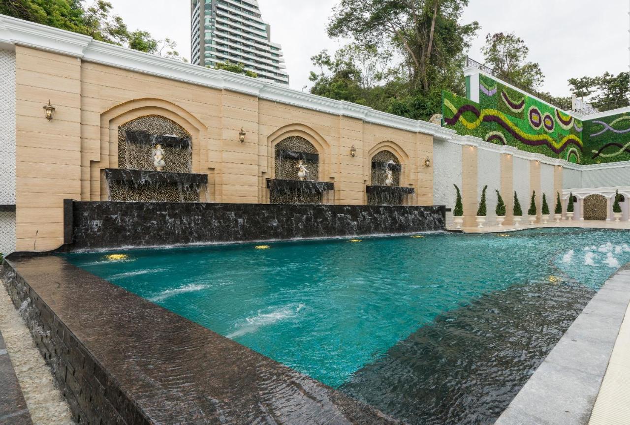 Lk Emerald Beach - Sha Extra Plus Pattaya Exterior foto The pool at the hotel