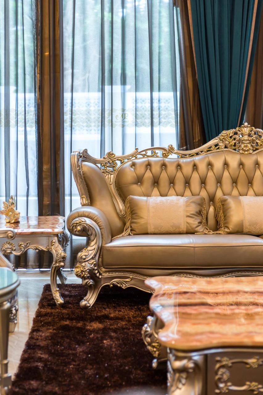 Lk Emerald Beach - Sha Extra Plus Pattaya Exterior foto A leather sofa